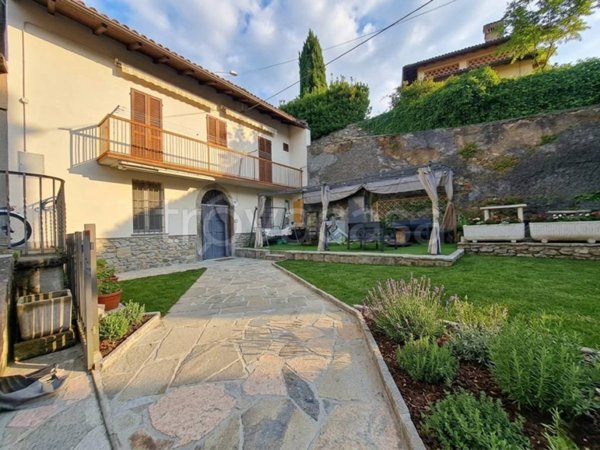 casa indipendente in vendita a Sarnico in zona Rudello