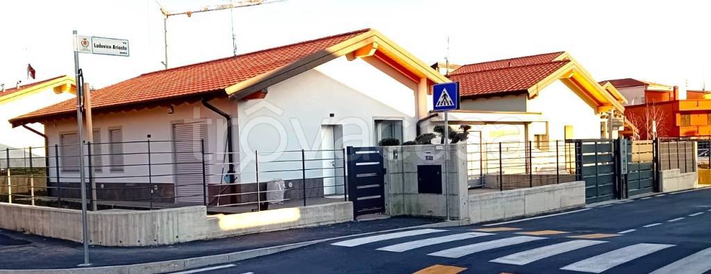 casa indipendente in vendita a Scanzorosciate