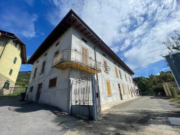 casale in vendita a Scanzorosciate in zona Gavarno