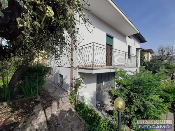 casa indipendente in vendita a Scanzorosciate