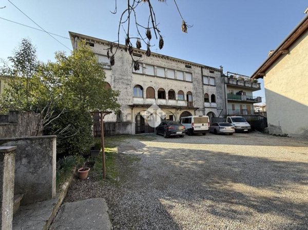 locale di sgombero in vendita a Scanzorosciate