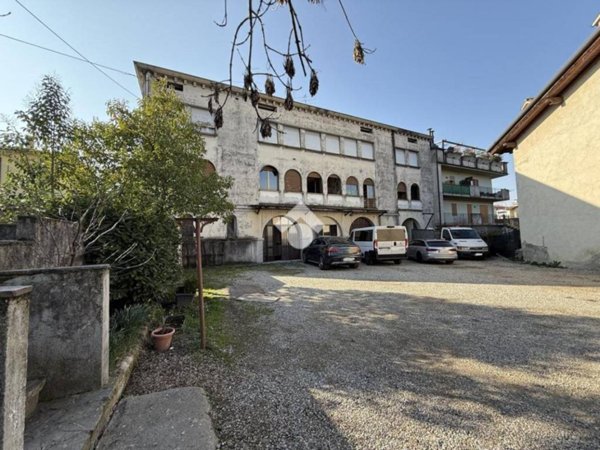 locale di sgombero in vendita a Scanzorosciate