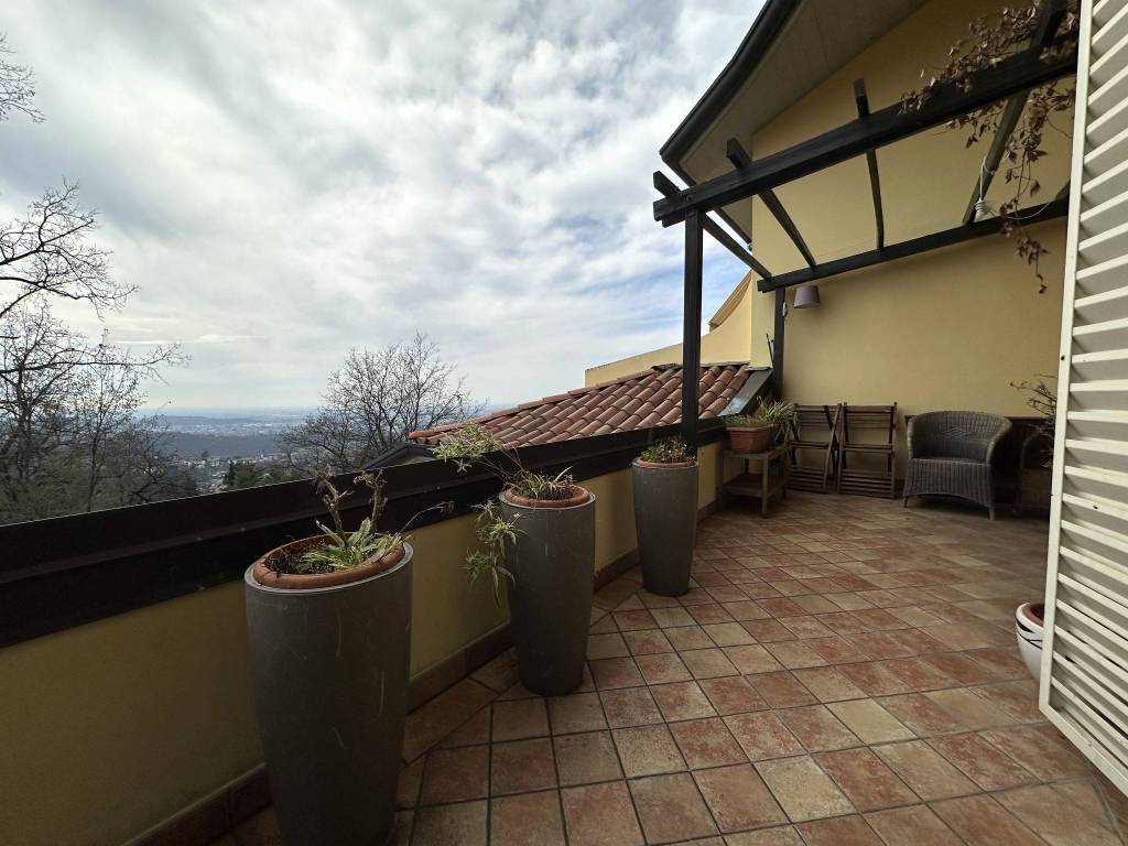 casa indipendente in vendita a Scanzorosciate in zona Tribulina