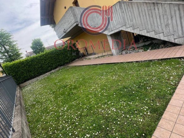appartamento in vendita a Scanzorosciate