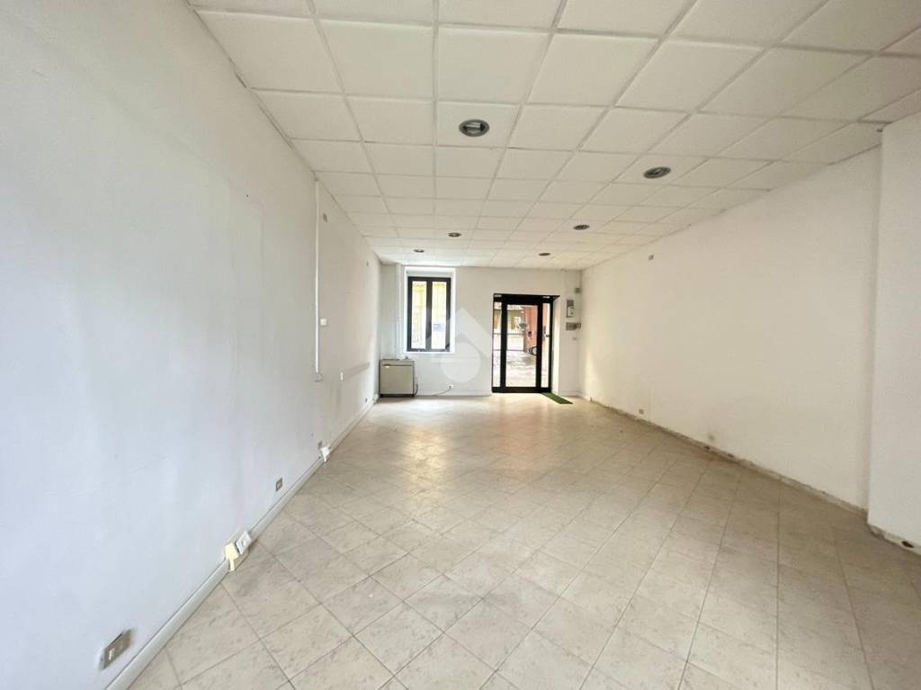 negozio in vendita a Scanzorosciate