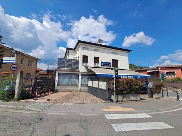 negozio in vendita a Scanzorosciate