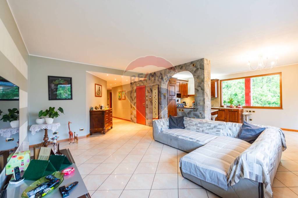 casa indipendente in vendita a Scanzorosciate in zona Tribulina