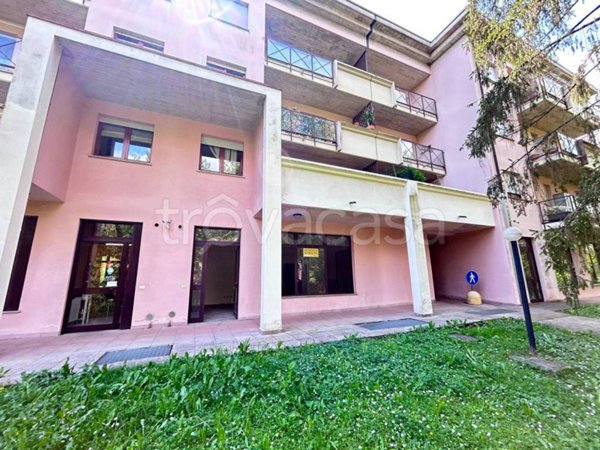 negozio in vendita a Scanzorosciate