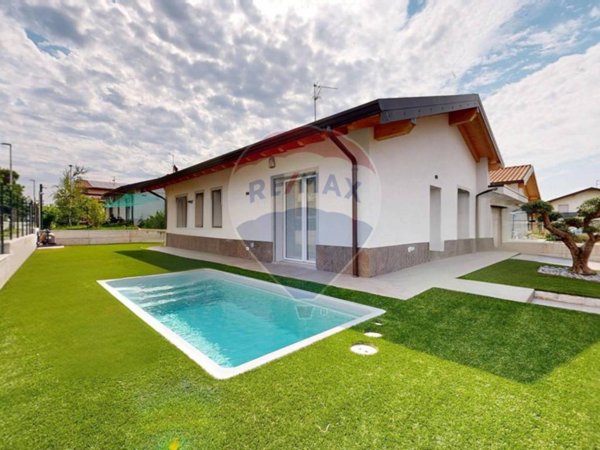 casa indipendente in vendita a Scanzorosciate