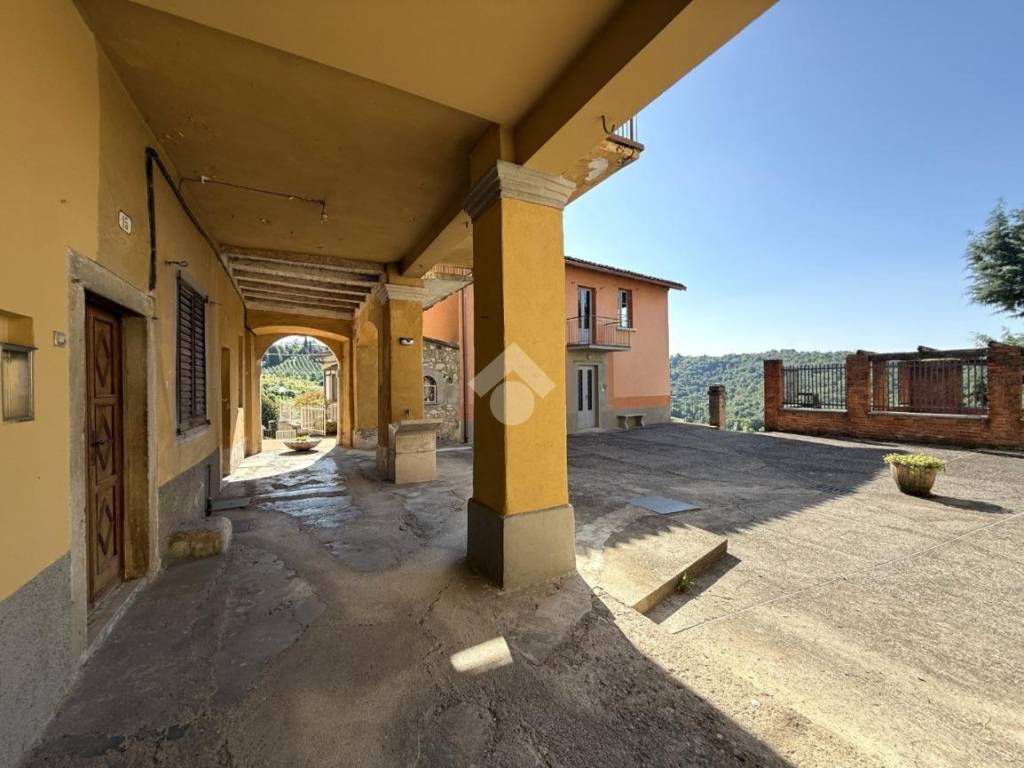 casa indipendente in vendita a Scanzorosciate in zona Tribulina