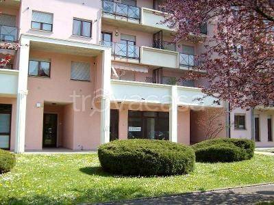 negozio in vendita a Scanzorosciate in zona Tribulina