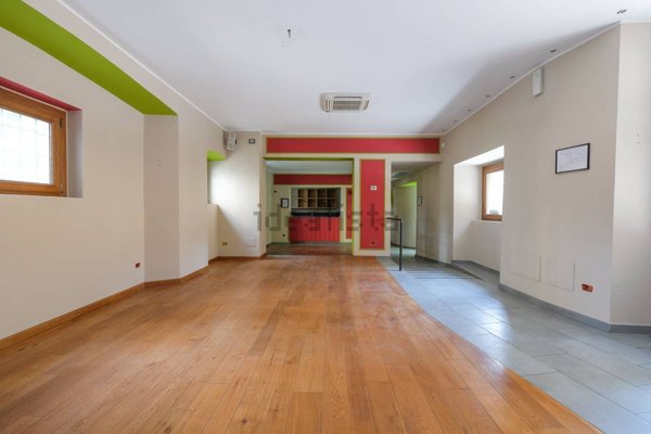 negozio in vendita a Scanzorosciate