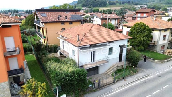 casa indipendente in vendita a Scanzorosciate in zona Negrone