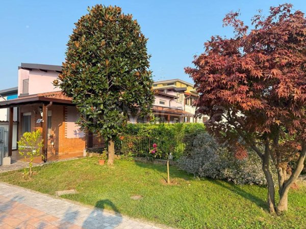casa indipendente in vendita a Scanzorosciate