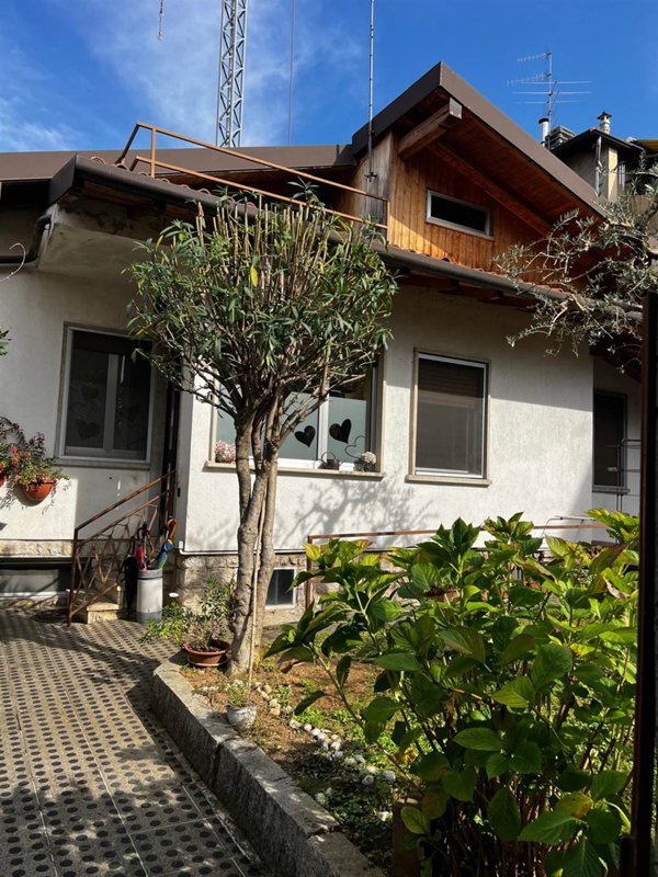 casa indipendente in vendita a Scanzorosciate