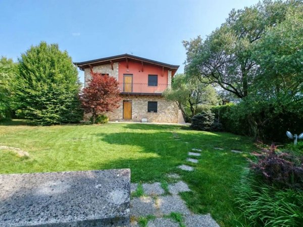 casa indipendente in vendita a Scanzorosciate