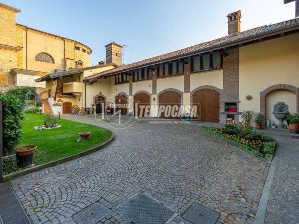 intera palazzina in vendita a Scanzorosciate