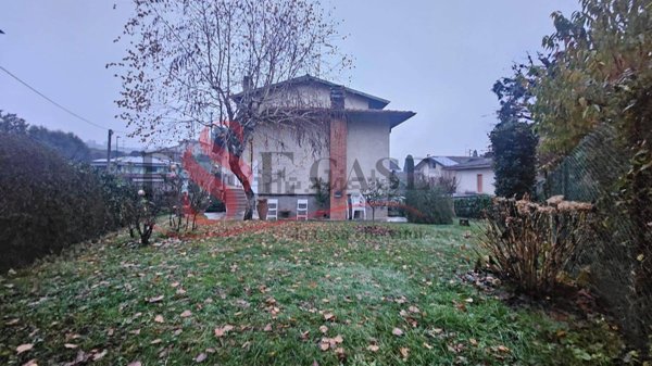casa indipendente in vendita a Scanzorosciate in zona Negrone