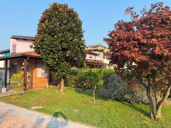 casa indipendente in vendita a Scanzorosciate