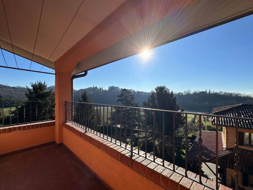 appartamento in vendita a Scanzorosciate in zona Tribulina