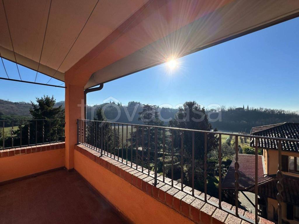 appartamento in vendita a Scanzorosciate in zona Tribulina