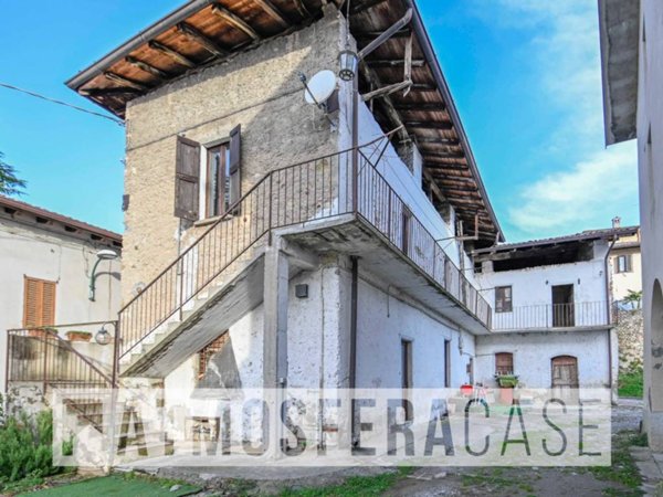 casa indipendente in vendita a Scanzorosciate in zona Fiobbio