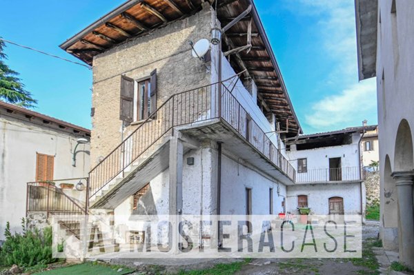 casa indipendente in vendita a Scanzorosciate in zona Fiobbio