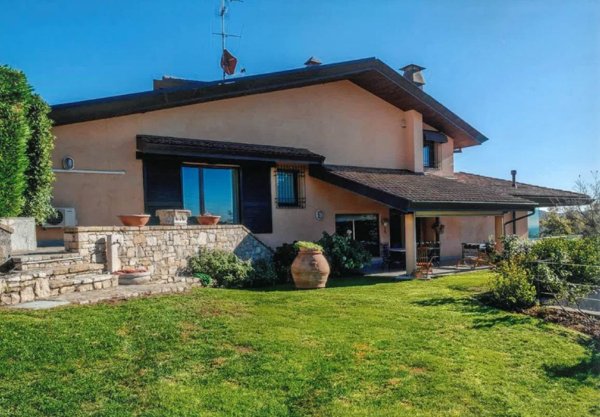 casa indipendente in vendita a Scanzorosciate