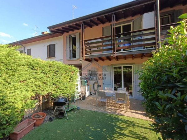 casa indipendente in vendita a Scanzorosciate in zona Gavarno