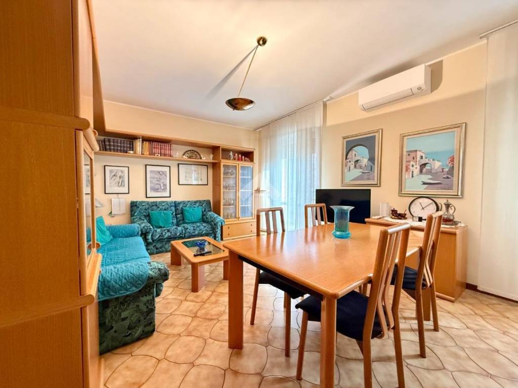 casa indipendente in vendita a Scanzorosciate in zona Negrone