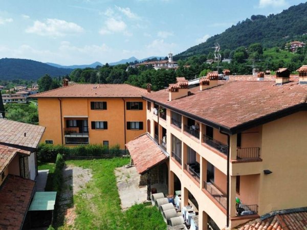 casa indipendente in vendita a Scanzorosciate in zona Tribulina