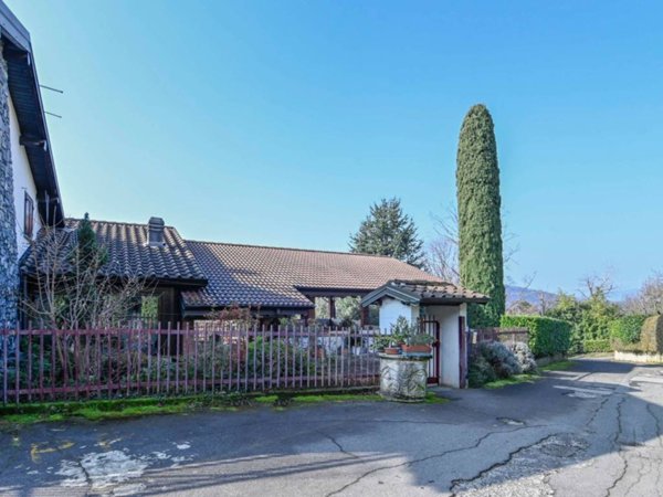 casa indipendente in vendita a Scanzorosciate in zona Tribulina