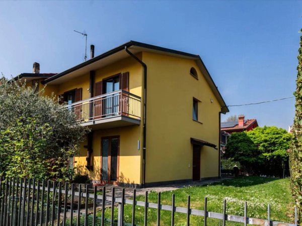 casa indipendente in vendita a Scanzorosciate
