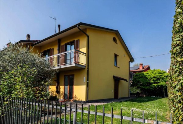 casa indipendente in vendita a Scanzorosciate in zona Tribulina