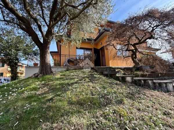 casa indipendente in vendita a Scanzorosciate in zona Ponte