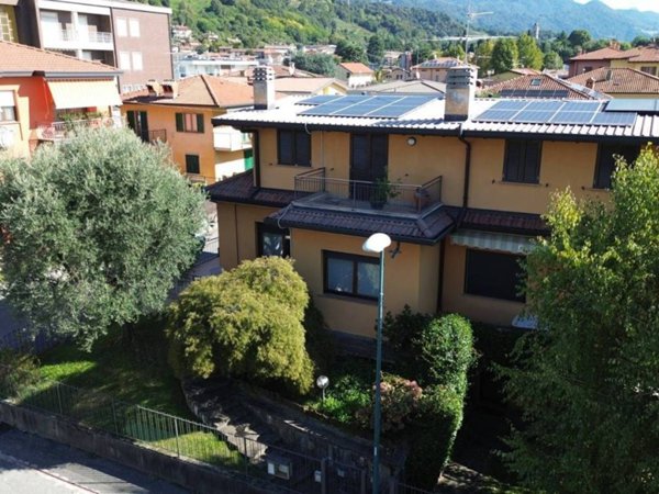 casa indipendente in vendita a Scanzorosciate