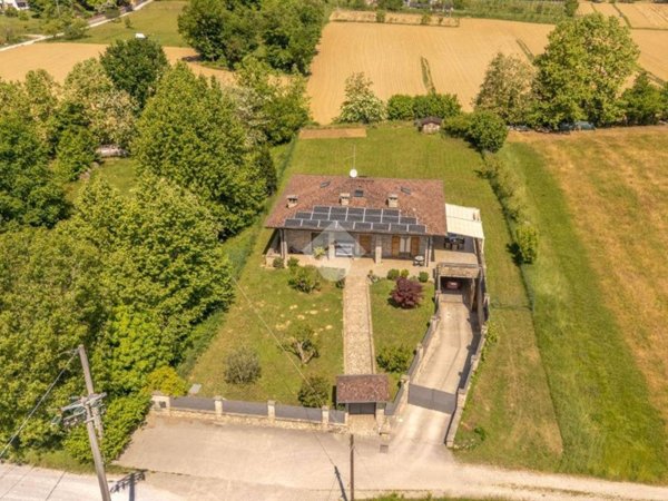 casa indipendente in vendita a Scanzorosciate in zona Negrone