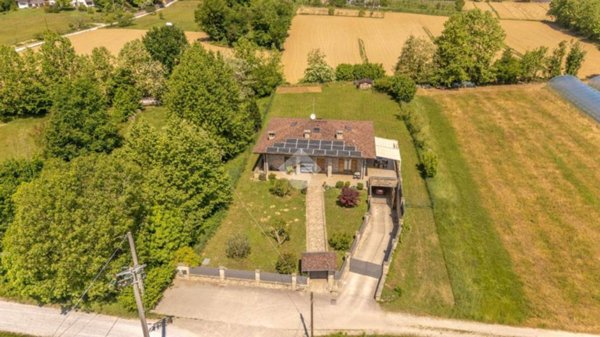casa indipendente in vendita a Scanzorosciate in zona Negrone
