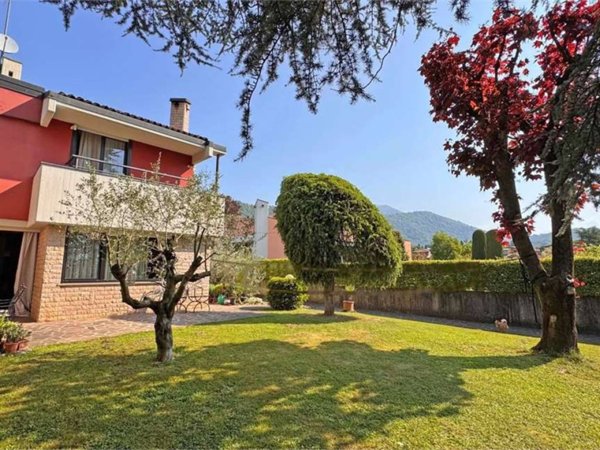 casa indipendente in vendita a Scanzorosciate in zona Gavarno