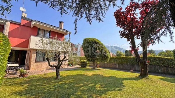 casa indipendente in vendita a Scanzorosciate