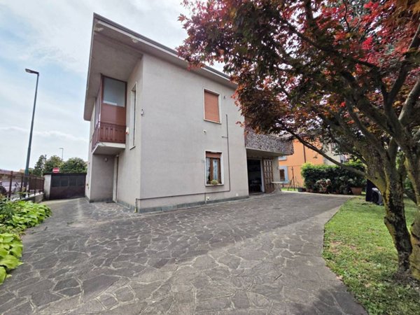 casa indipendente in vendita a Scanzorosciate