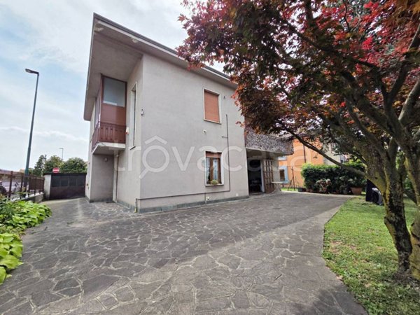 casa indipendente in vendita a Scanzorosciate in zona Ponte