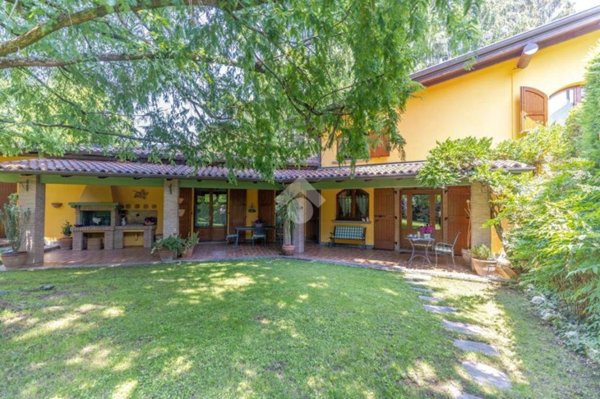 casa indipendente in vendita a Scanzorosciate in zona Ponte