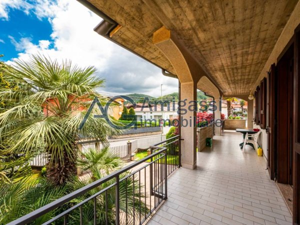 casa indipendente in vendita a Scanzorosciate in zona Ponte