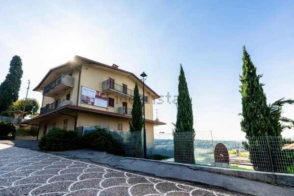 appartamento in vendita a Scanzorosciate in zona Gavarno