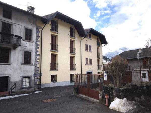 appartamento in vendita a Schilpario in zona Barzesto