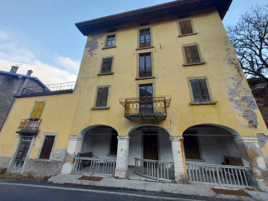 intera palazzina in vendita a Schilpario in zona Barzesto