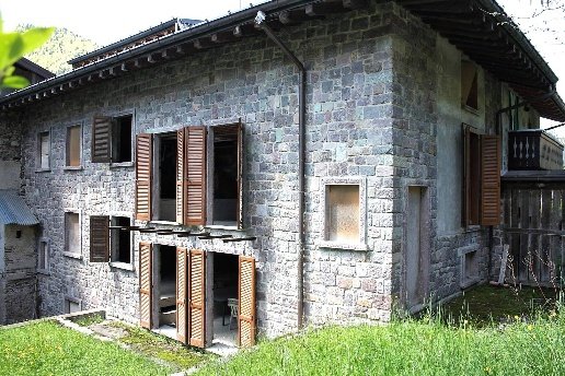 casa semindipendente in vendita a Schilpario in zona Barzesto