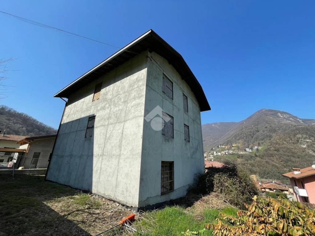 casa indipendente in vendita a Sedrina