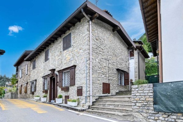 appartamento in vendita a Selvino